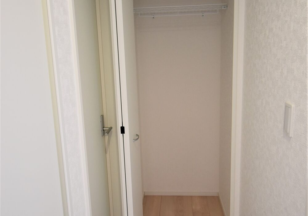 原町 3号棟 廊下収納2