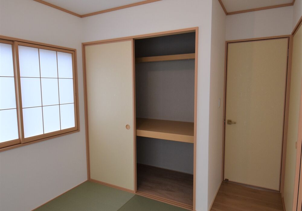 押入