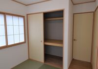 押入