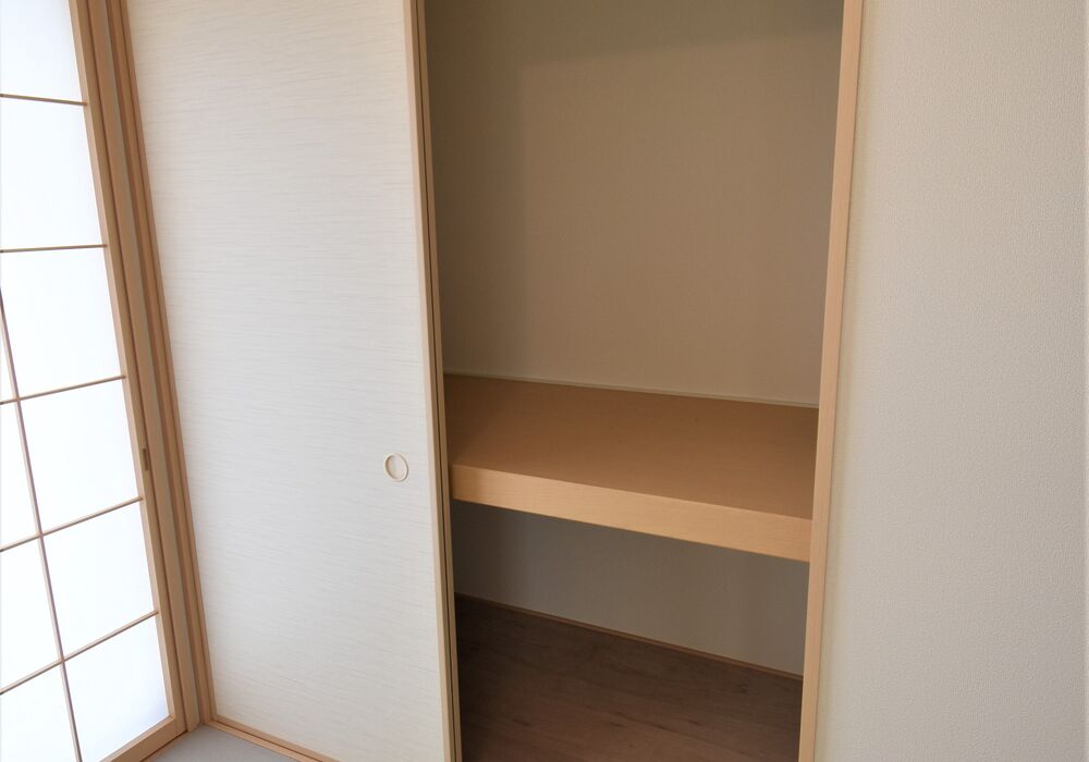 押入