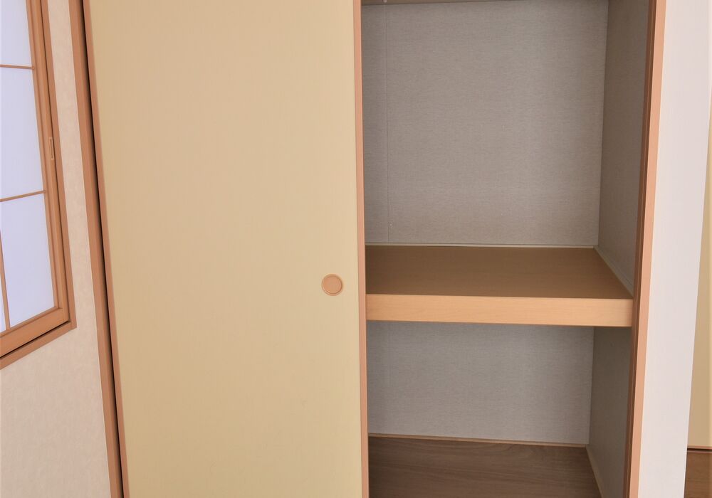 押入