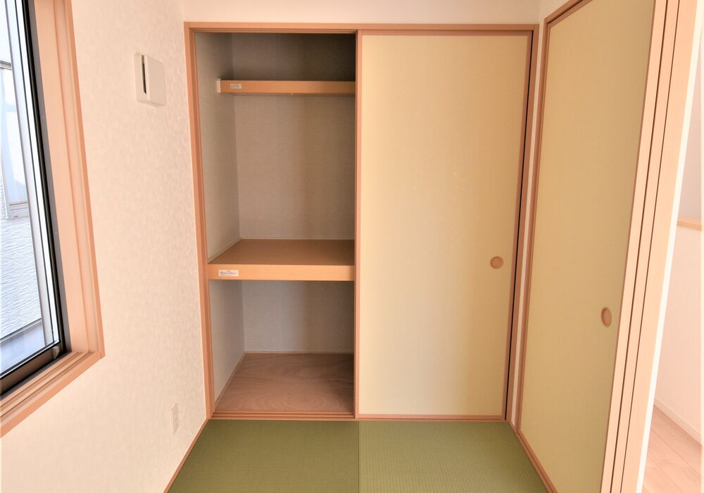 押入