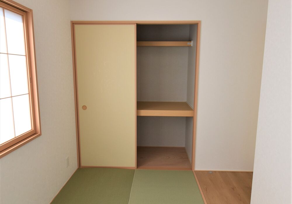 押入