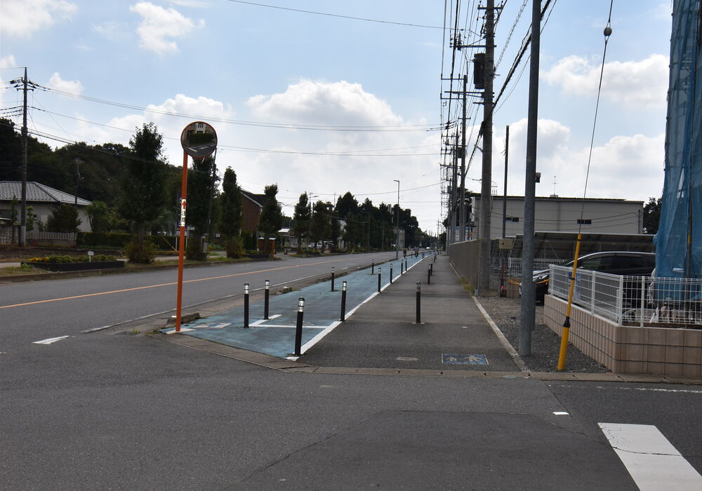 東側道路
