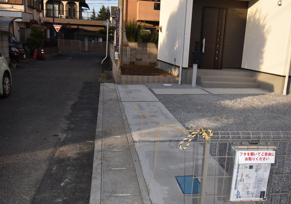 西側道路