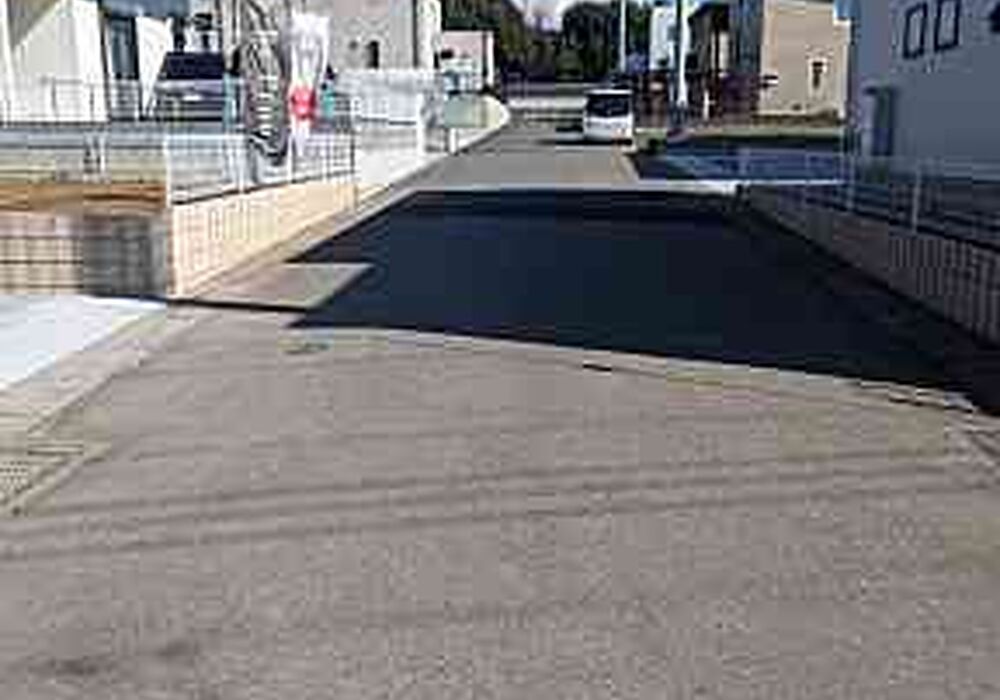 中央側道路